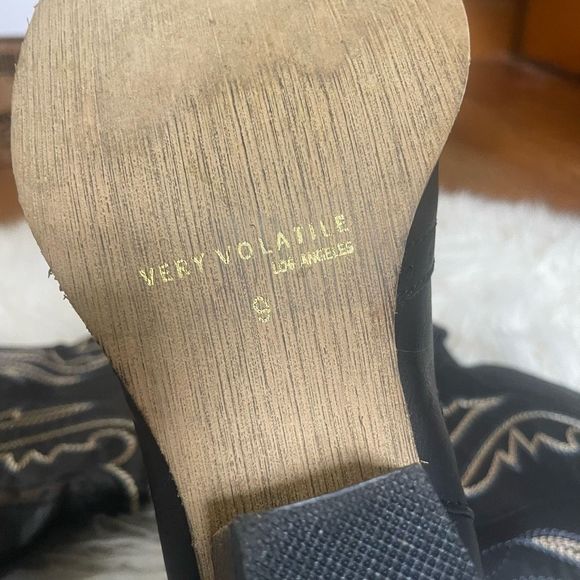 Very Volatile Los Angeles Embroidered Cowboy Boots with Leopard Print Interior - Picture 3 of 9